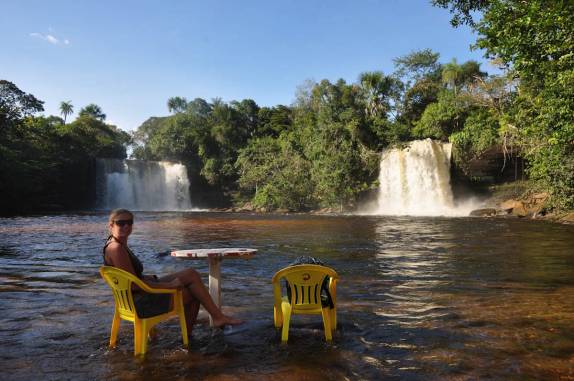 Mesa em laje alagada nas Cachoeiras Gêmeas, região de Carolina, na Chapada das Mesas - MA